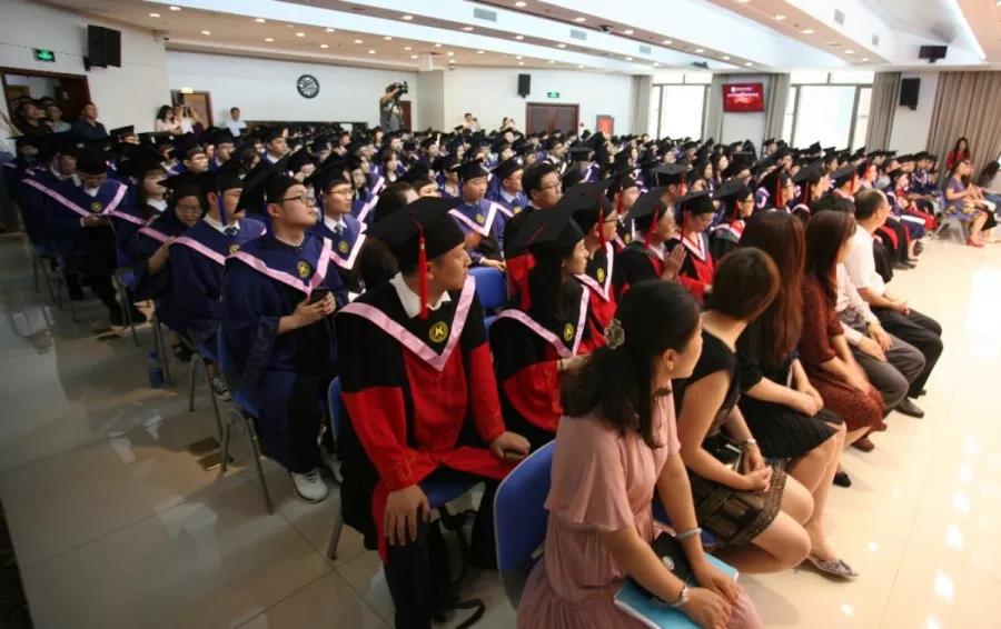 中国财政科学研究院隆重举行2019届研究生毕业典礼暨学位授予仪式